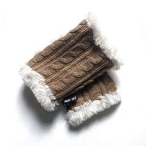 NWOT Mukluks Arm Warmers Knitted Fingerless Gloves